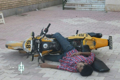 با حضور هنرجویان رشته نمایش

نمایش خیابانی «دست نزن » در خمین اجرا شد