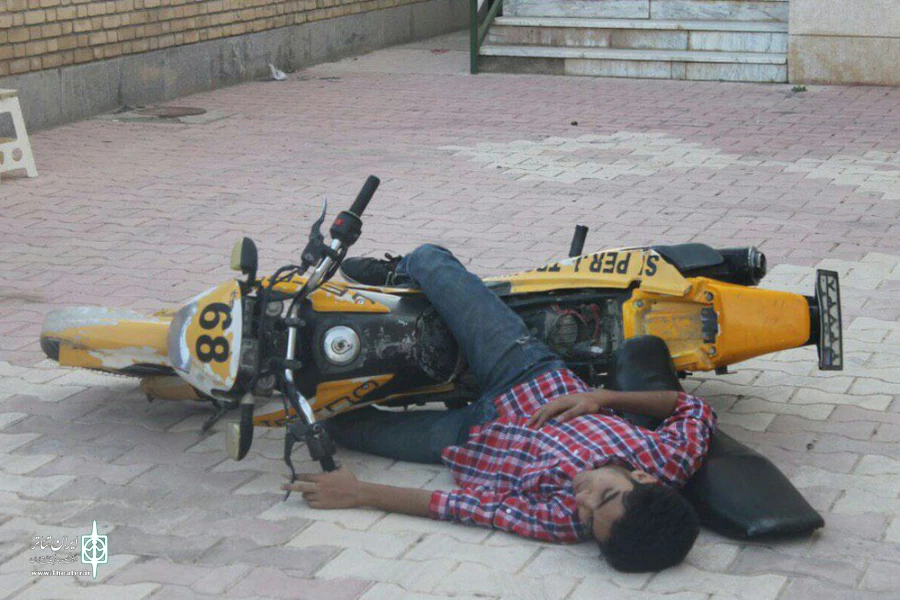 به من دست نزن