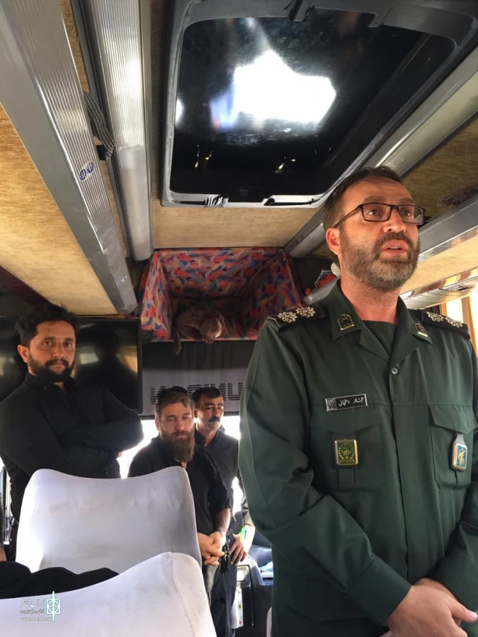 با حضور خانواده ها و فرمانده سپاه ساوه گروه نمایش از سیاهی تا رهایی عازم عراق شد 2