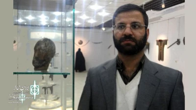 مهدی دریایی کارگردان حاضر در تئاتر صاحبدلان

مقاومت مادران شهدا در «ننه سربخش» دیده می‌شود