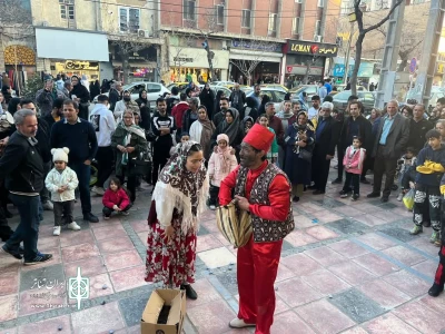 در میان استقبال مردم

نمایش خیابانی «عمو نوروز کجایی؟» در اراک اجرا شد